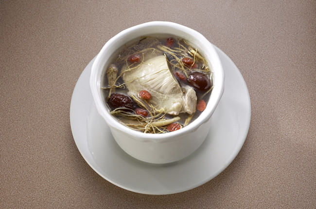 清肝明目靓汤：鸡骨草煲汤