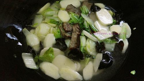 口味多样，深受大家喜爱的山药牛肉汤年糕怎么做