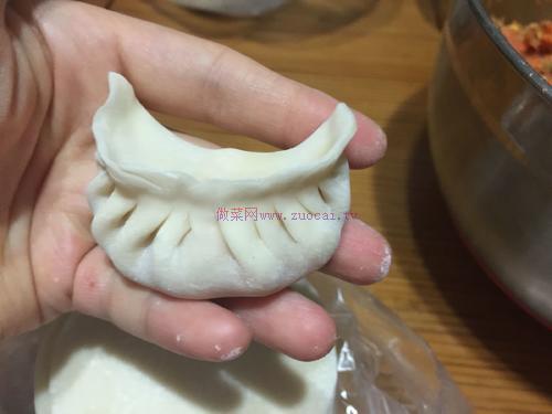 薄皮大馅，馅料鲜嫩多汁的香菇肉馅水饺的做法