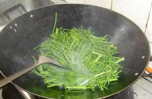 韭菜炒鸡蛋怎么做才能没有蛋腥味呢？
