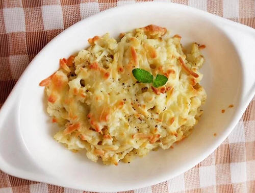 盐焗土豆泥，单纯以盐水和香料调味制作而成