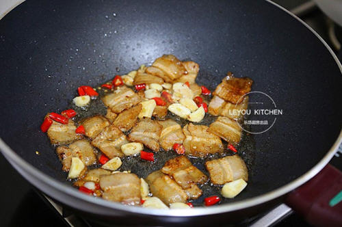 详细分享圆白菜炒五花肉的做法步骤