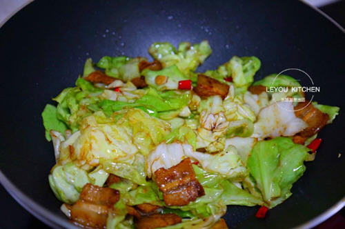 详细分享圆白菜炒五花肉的做法步骤