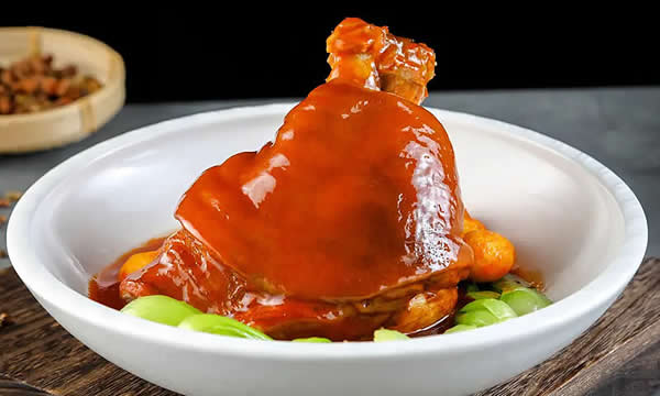 色香味俱全的传统名菜东坡肘子的做法教程