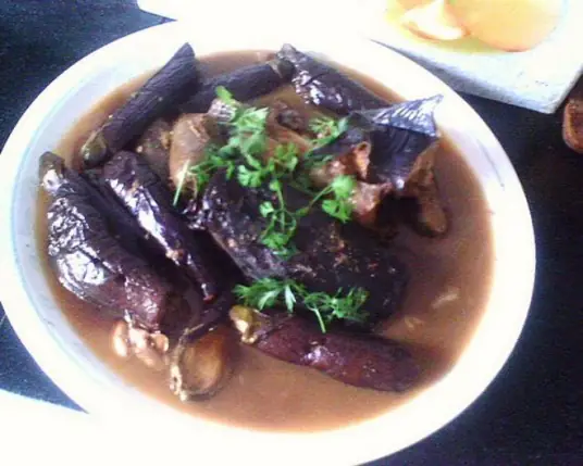 鲶鱼炖茄子，鲶鱼肥而不腻，茄子鲜香味浓