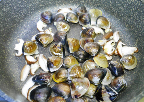 蒜香蛤蛎义大利面，不仅快速、备料简单，而且口味清爽