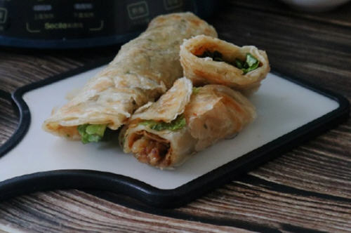 营养丰富的早餐肉丝手抓饼，低脂健康特别的好吃