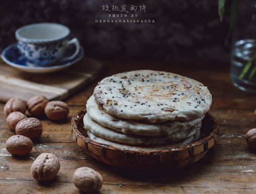 核桃发面饼，味道真的非常香，老少皆宜