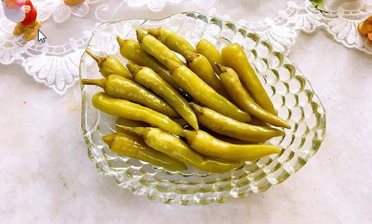 日常生活中常用配料泡椒的简单方法
