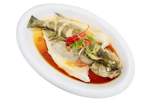 肉质细嫩，味道鲜美的清蒸鲈鱼烹饪秘诀介绍