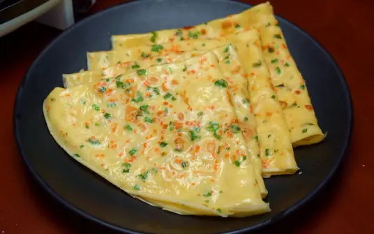 家常美味早餐：鸡蛋饼的制作方法与技巧