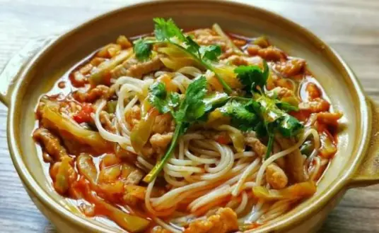 榨菜肉丝面的做法详解，简单易学，口感鲜美，营养丰富，适合家庭日常食用