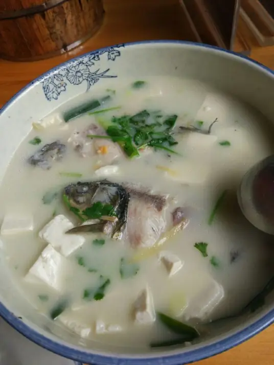 清汤鱼，鱼肉鲜美、汤汁清澈，具有很高的营养价值