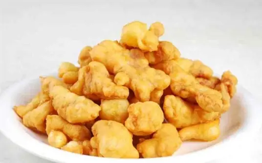 外酥里嫩，金黄诱人，口感丰富的软炸里脊做法详解