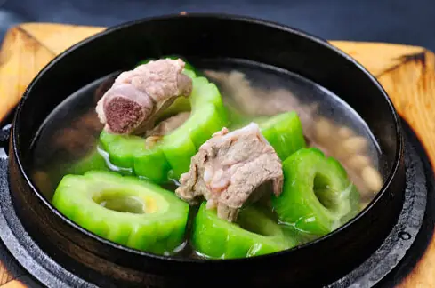家常养生美味苦瓜排骨汤的做法详解