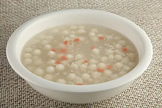 酒酿汤圆的做法详解，酒酿味浓甜润，圆子软糯，汤品甜香