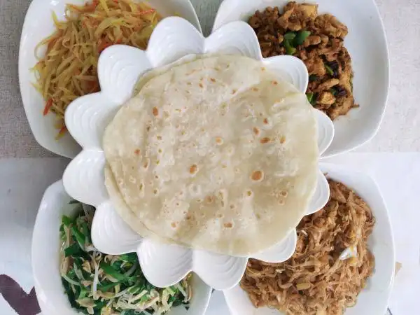 东北家常美食春饼的做法，皮薄馅嫩，色泽金黄，口感酥脆