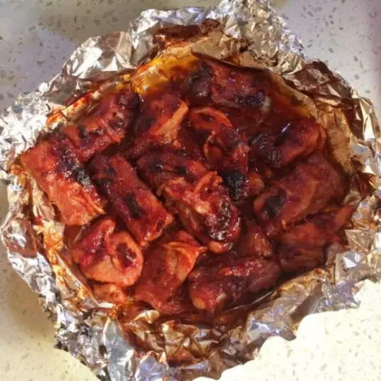 锡纸排骨，烤肉外焦里脆，使人食用过后回味无穷