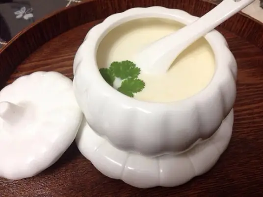 姜撞奶，味道香醇爽滑，甜中微辣有暖胃表热作用
