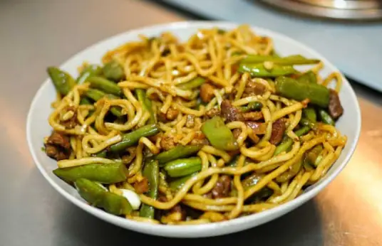 中国传统面食扁豆焖面，简单易做，营养美味