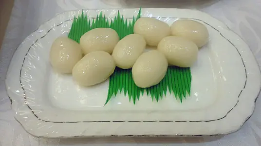 鸽蛋圆子，糯米滑润，冷而不硬，糯而不粘，香甜清凉