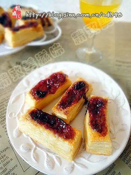 果酱蓝莓派，蓝莓果酱和芝士交融，酸甜交织，美味瞬间爆发