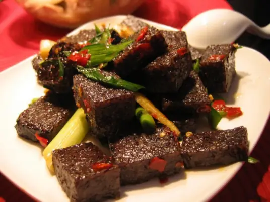 猪血糕，口感鲜美，营养丰富，深受广大食客的喜爱