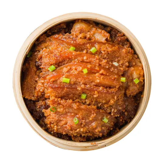 米粉肉，米粉油润糯而清香酥而爽口，有肥有瘦嫩而不糜