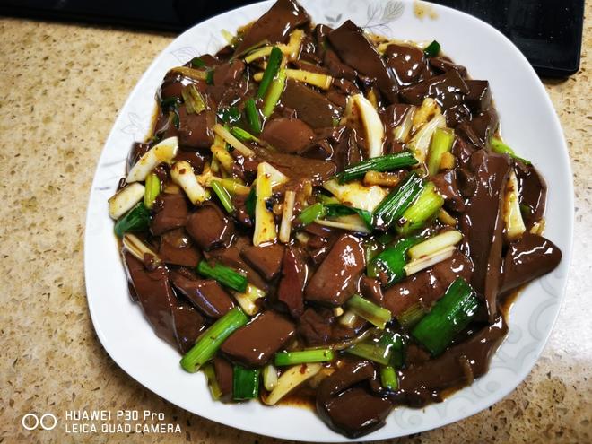 鸭血美味秘籍，家常鸭血的做法与营养功效解析