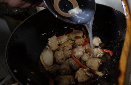 汁香味浓、鲜嫩爽滑的三杯鸡怎么做？