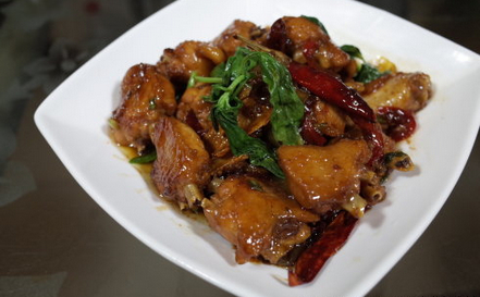 汁香味浓、鲜嫩爽滑的三杯鸡怎么做？
